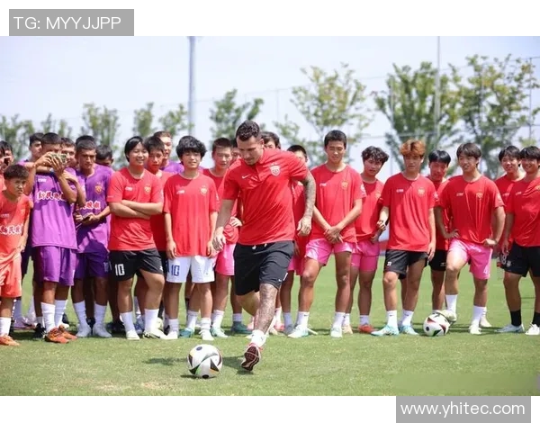 国家足球队核心球星带领球队征战国际赛场展现拼搏精神与无限潜力